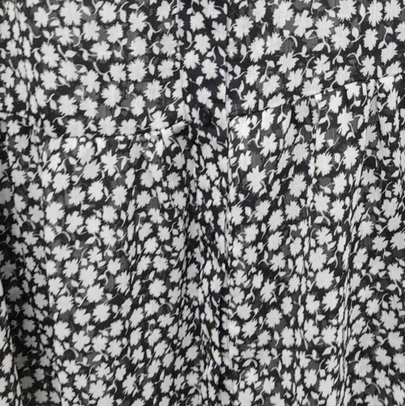 H&M long sheer blouse with a drop waist and ruffles. Size s but fits xl! - Picture 3 of 5